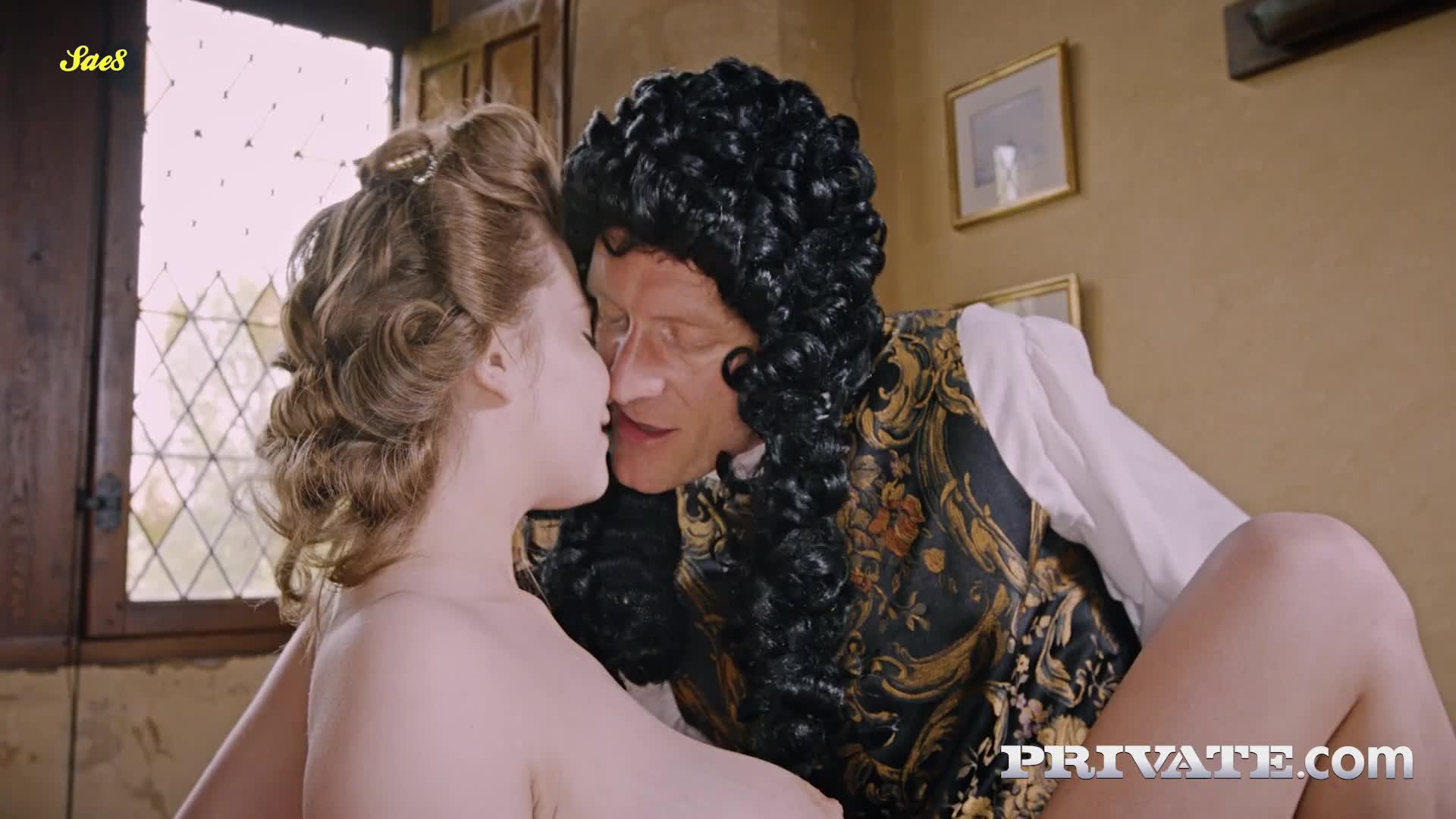 巨大的天然乳房鼓舞人心的万有引力定律