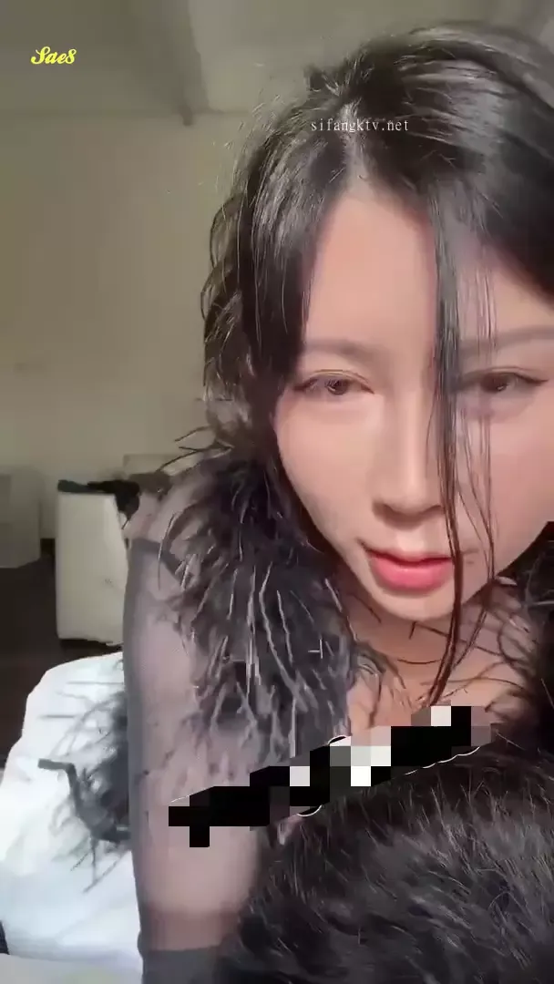 推女郎李雅艳照门全集满足你的吸奶欲
